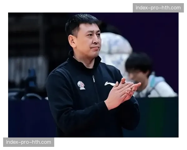 场边直击：浙江队主帅王世龙因质疑判罚吃到技术犯规，赛后表示接受处罚