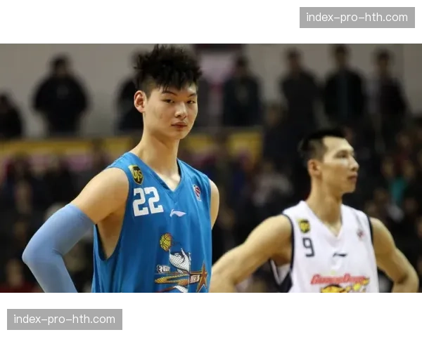 王哲林回到福建母校,担任一日篮球教练 王哲林回到福建母校,担任一日篮球教练